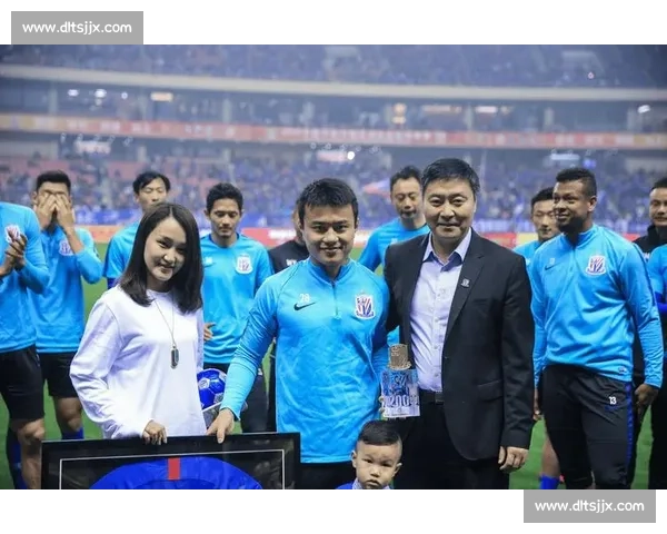 申花憾平失争冠先机,老将垂首映落寞 申花憾平失争冠先机,老将垂首映落寞